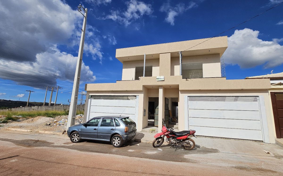 CASA GEMINADA ALTO PADRÃO PRONTA PARA MORAR NO JARDIM IMPERIAL