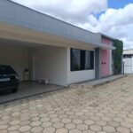 Casa Térrea com Quintal situada em Condomínio - bairro Vista da Serra 03 quartos