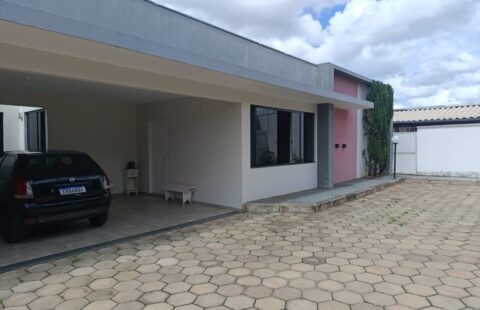 Casa Térrea com Quintal situada em Condomínio - bairro Vista da Serra 03 quartos