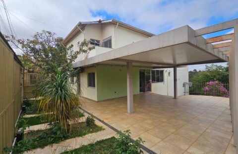 Casa de Luxo!! Em Condomínio Fechado !! Divisa com Área Verde ! Lote 1.000m2