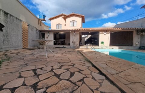 Casa de alto Padrão em Região Central - Com Piscina